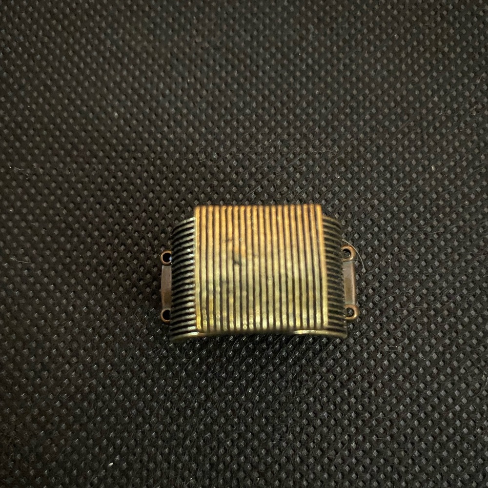 *Brass ring. - Picture 3 of 3